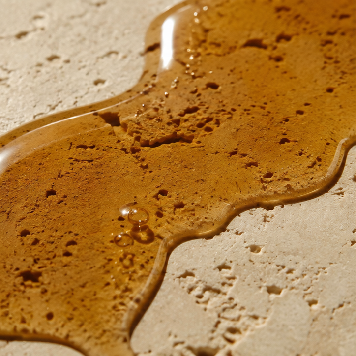 Serum texture on mineral stone
